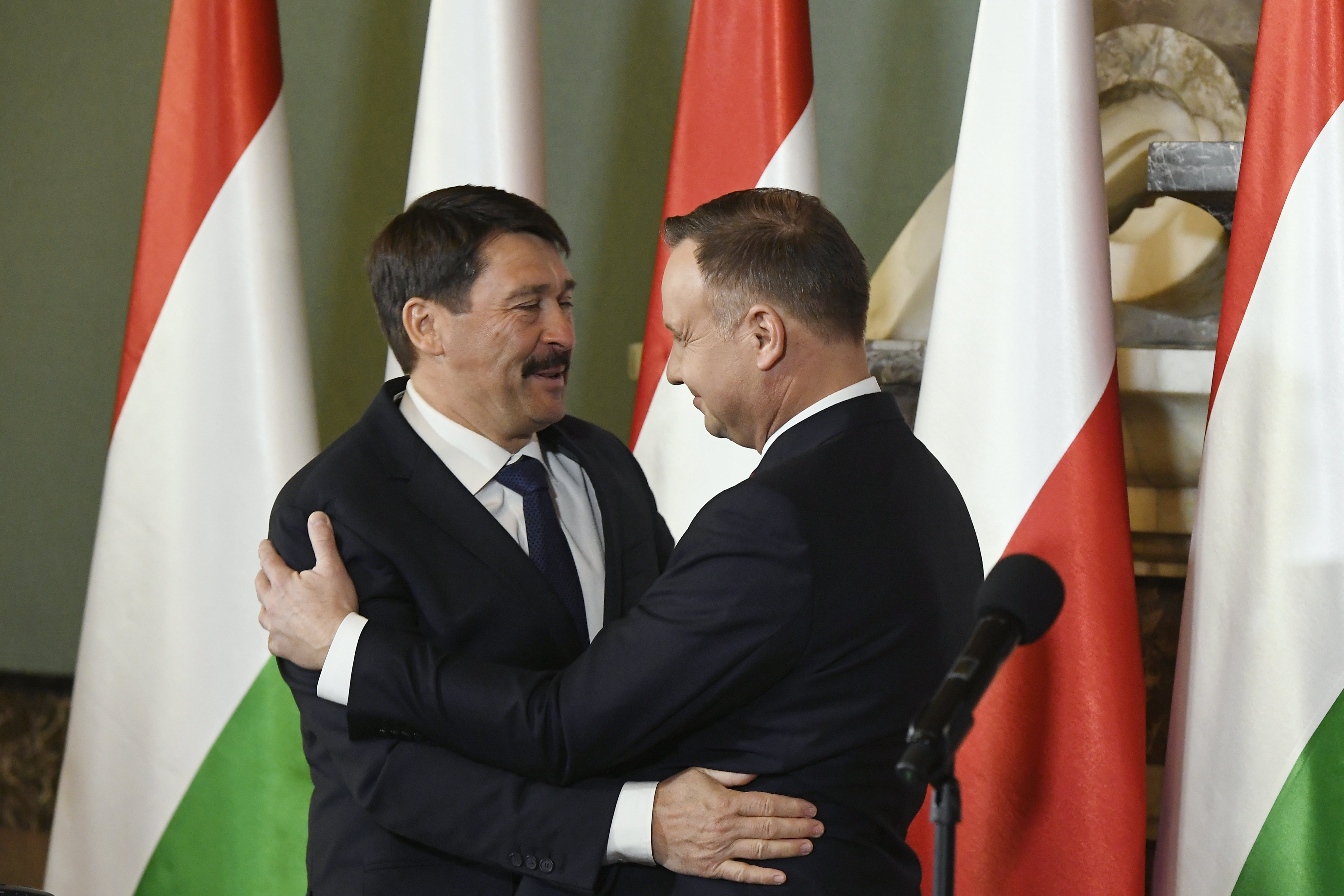 maďarsko polsko čest