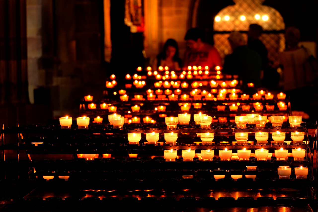 candles-church condolence