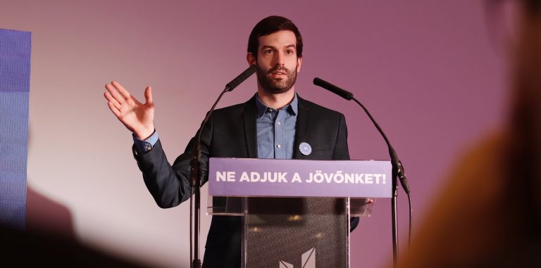 fekete győr andrás momentum