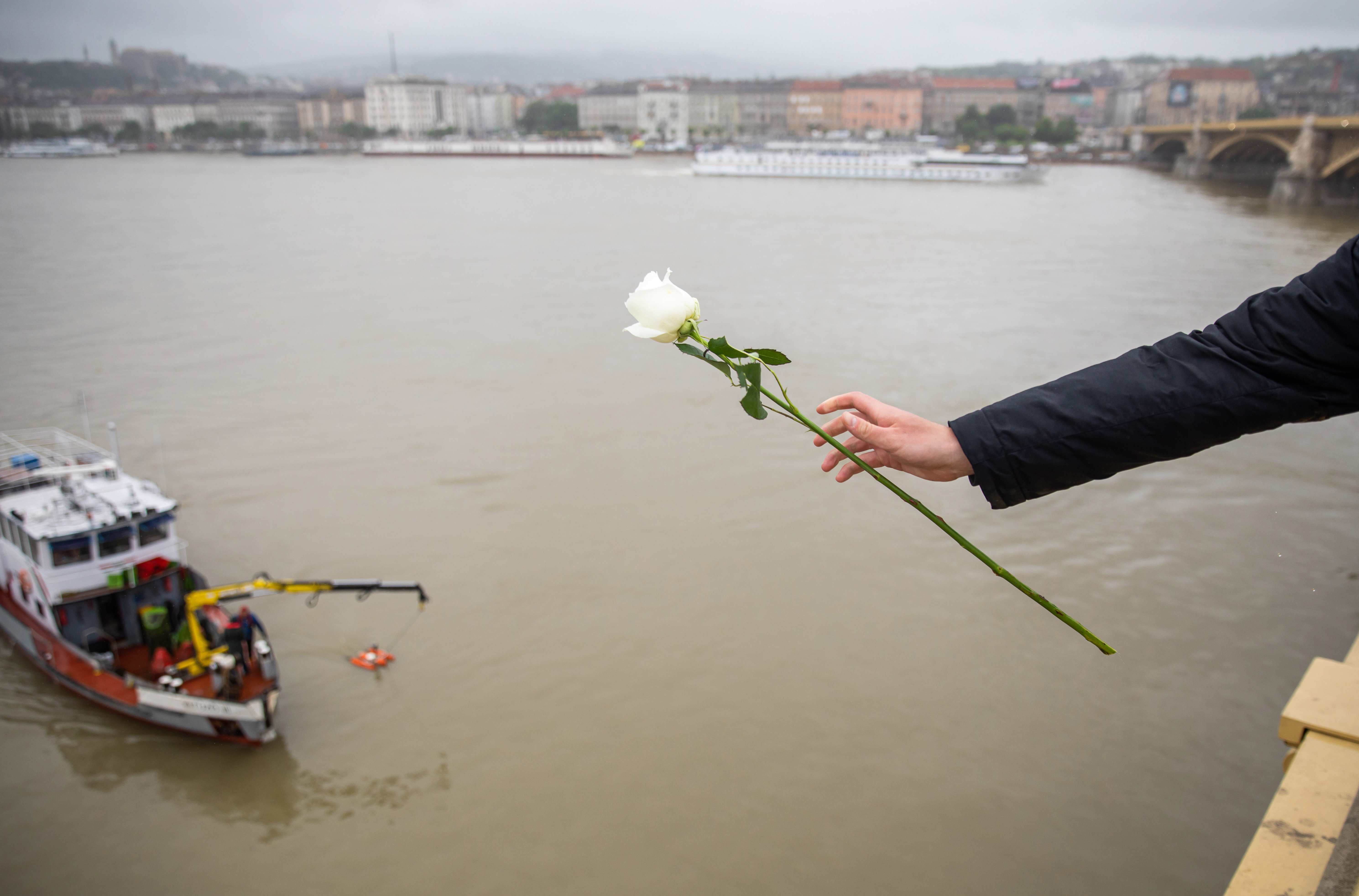 Tourist boat capsized in Budapest