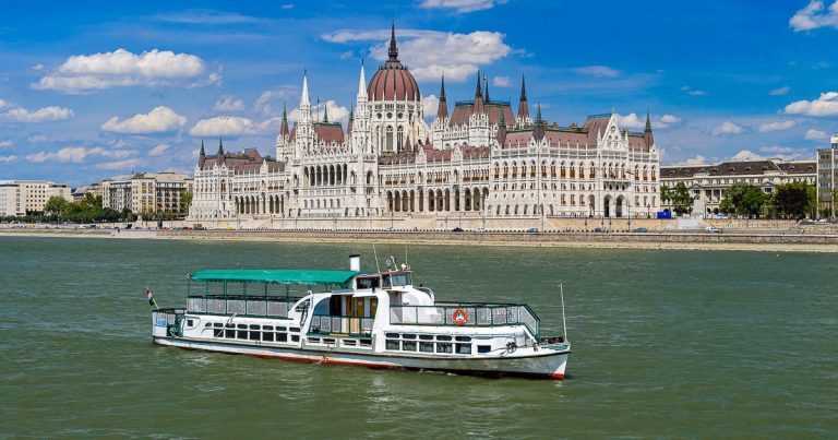 Previous photo of Hableány Mermaid Event Boat