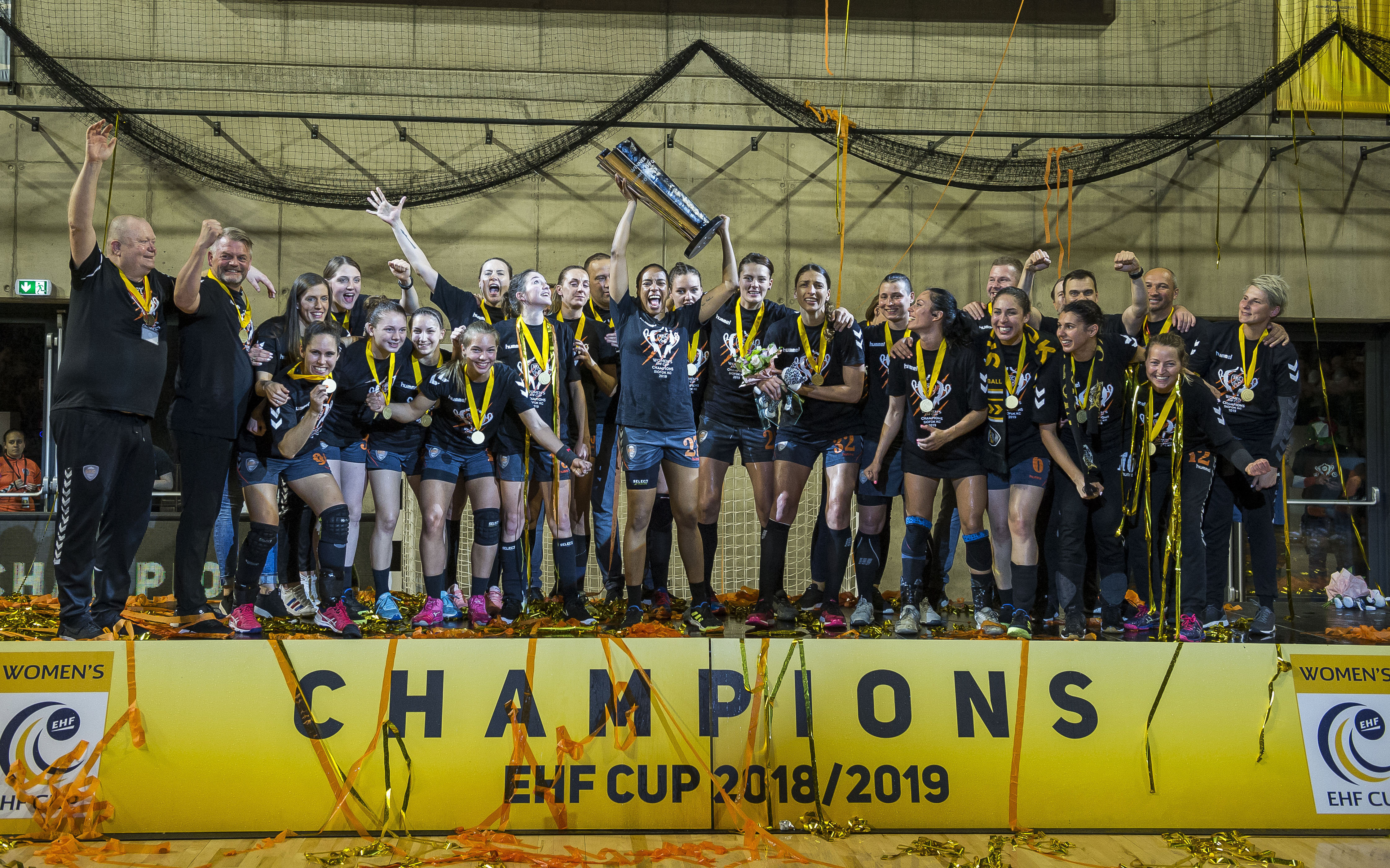 Siófok تفوز بكأس EHF للسيدات للفوز باللقب الأول للنادي!