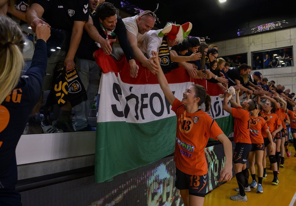 Siófok 赢得女子 EHF CUP 俱乐部的第一个冠军！