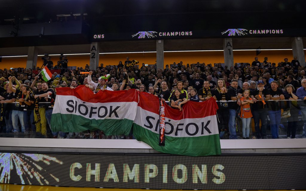 Siófok تفوز بكأس EHF للسيدات للفوز باللقب الأول للنادي!