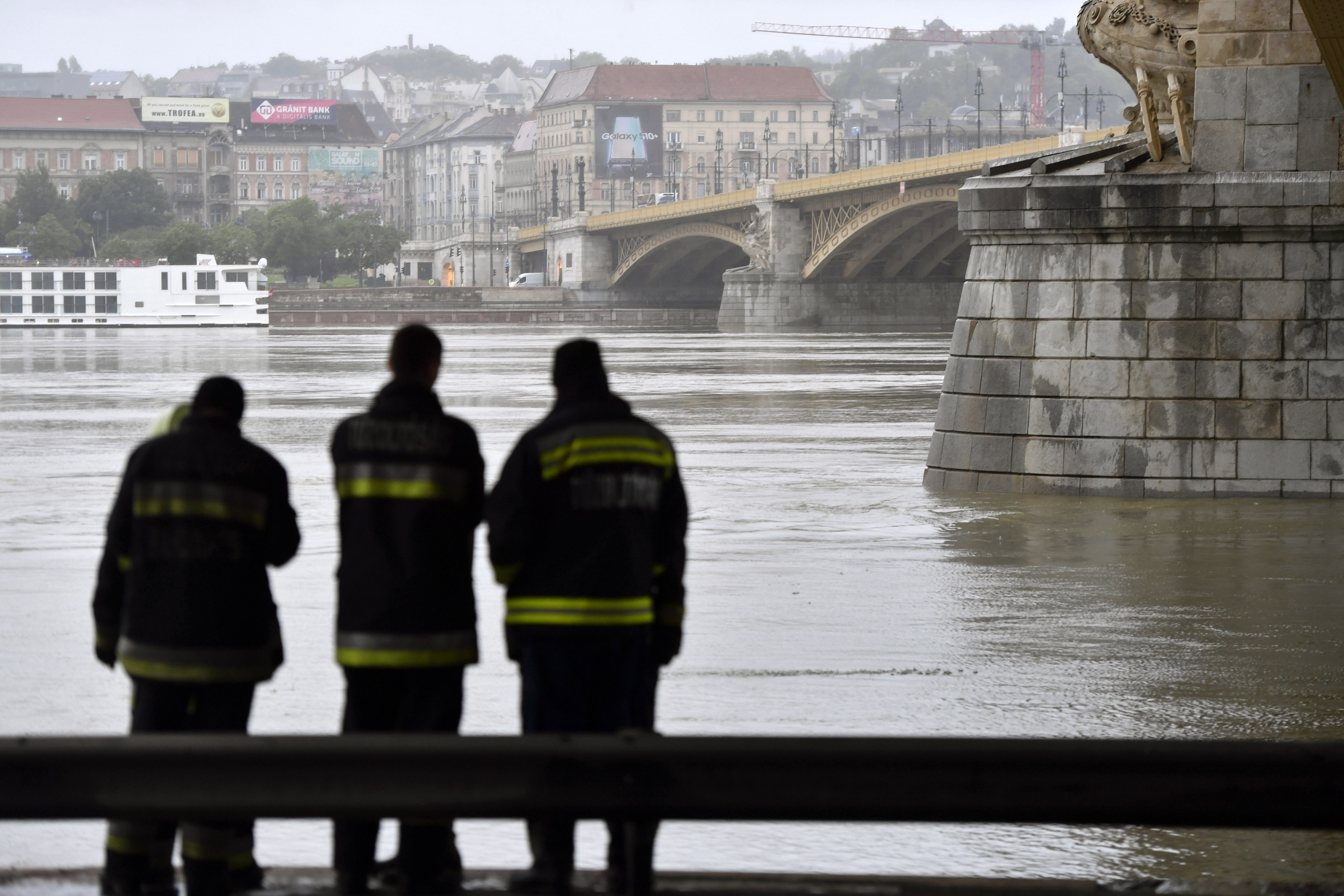 Tourist boat capsized in Budapest