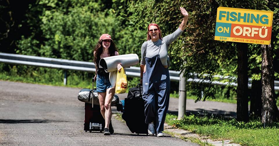 festival goers arriving at fishing on orfu