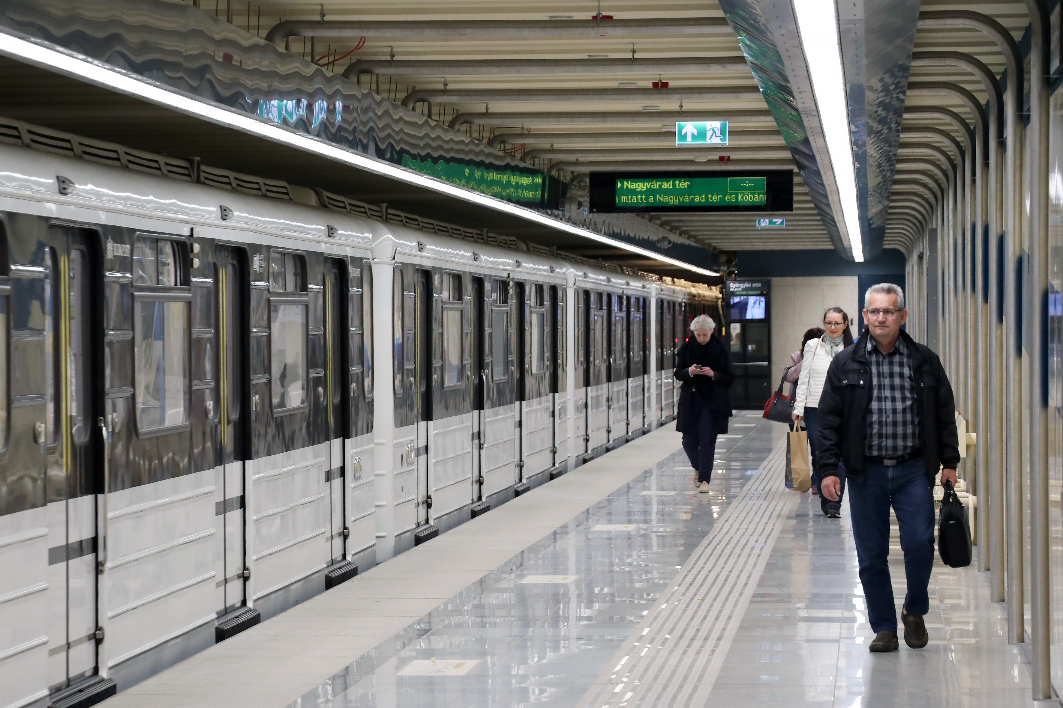 मेट्रो बुडापेस्ट m3 हंगरी फोटो काटो अल्पारी