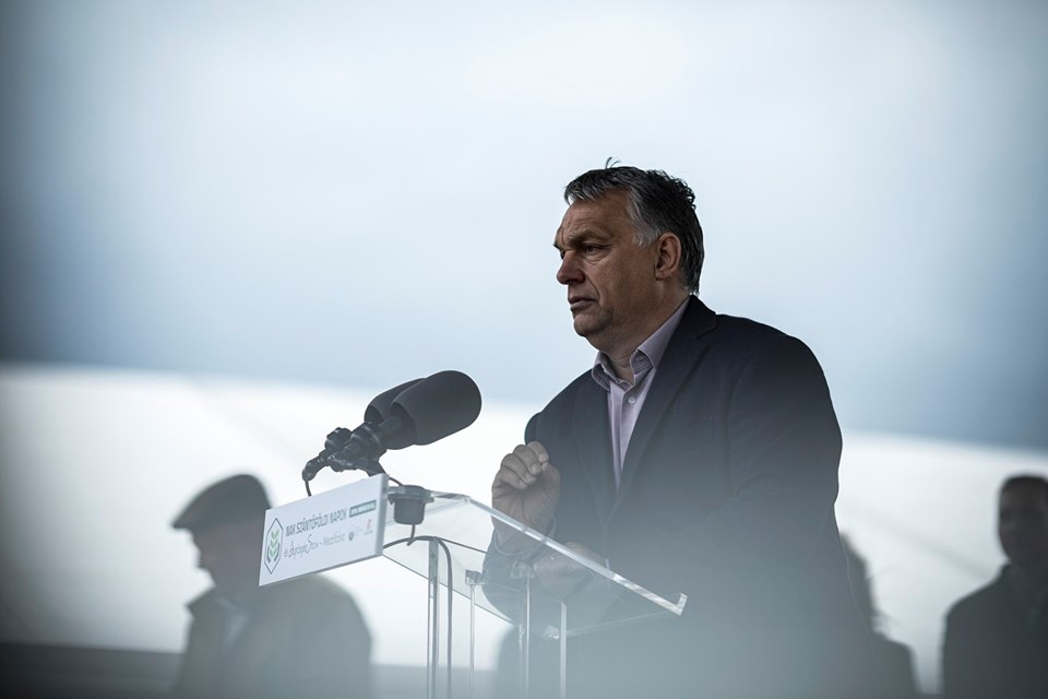 orbán vorbire întunecată