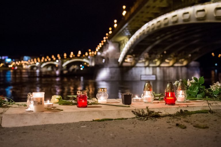 Tourist boat capsized in Budapest