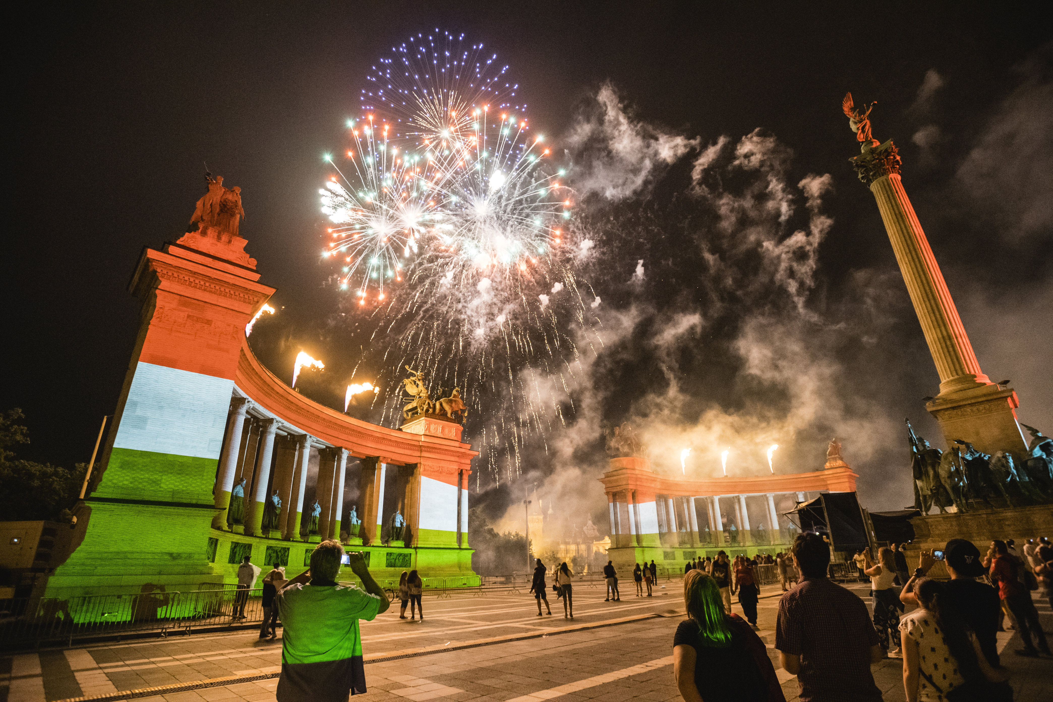 Giorno dell'immagine - Fuochi d'artificio in Piazza degli Eroi
