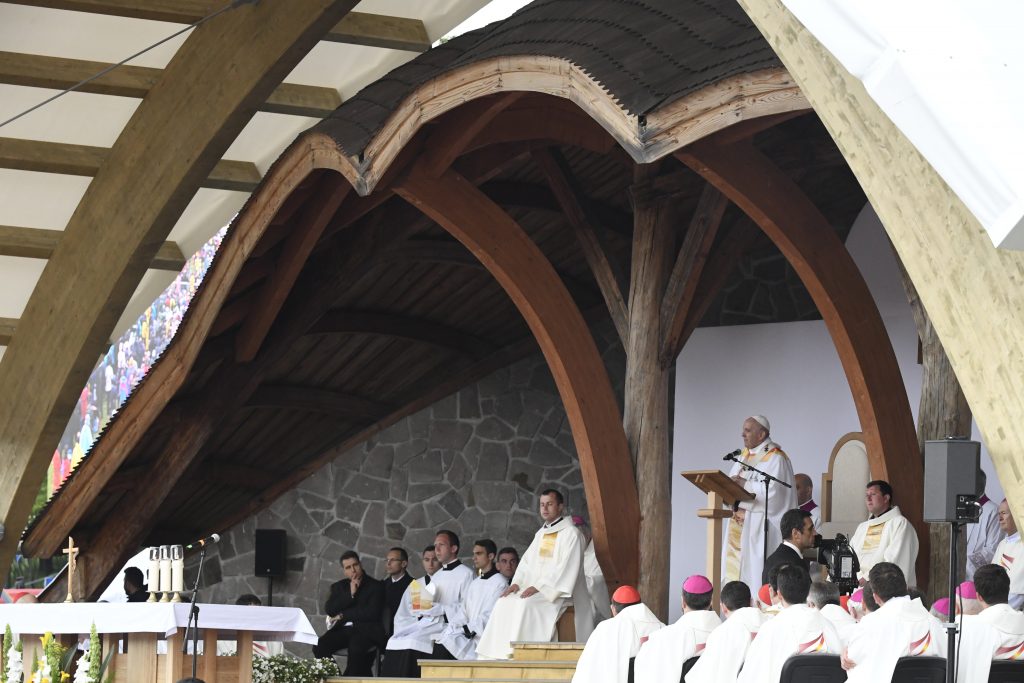 pope francis visit in romania