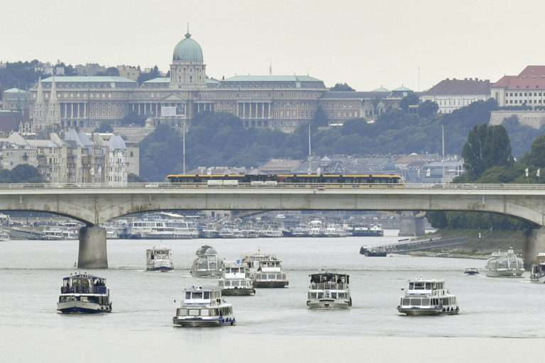 Ship collision in Budapest - Memorial event held on Danube River