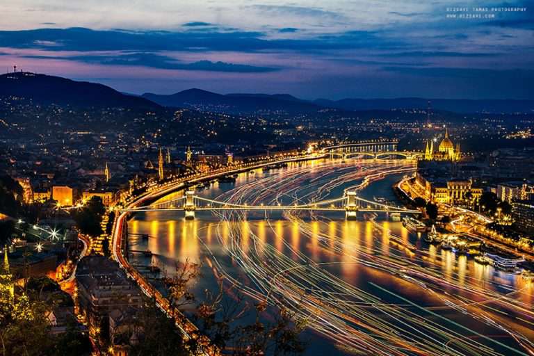 budapest ship lights