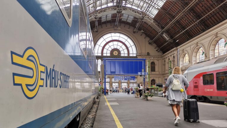 Keleti railway station Budapest train MÁV