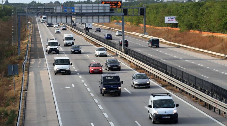 M0 Hungary Budapest traffic cars transport