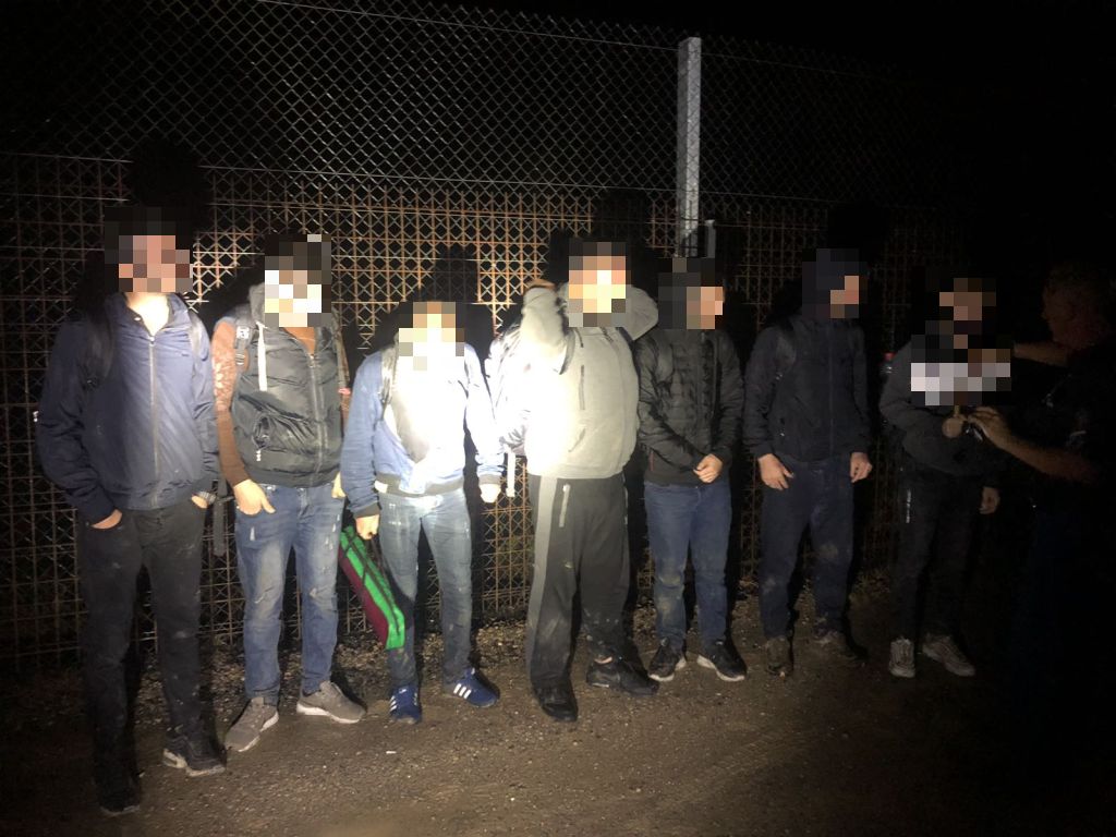 Migrants attempt to enter Hungary in rubber dinghy