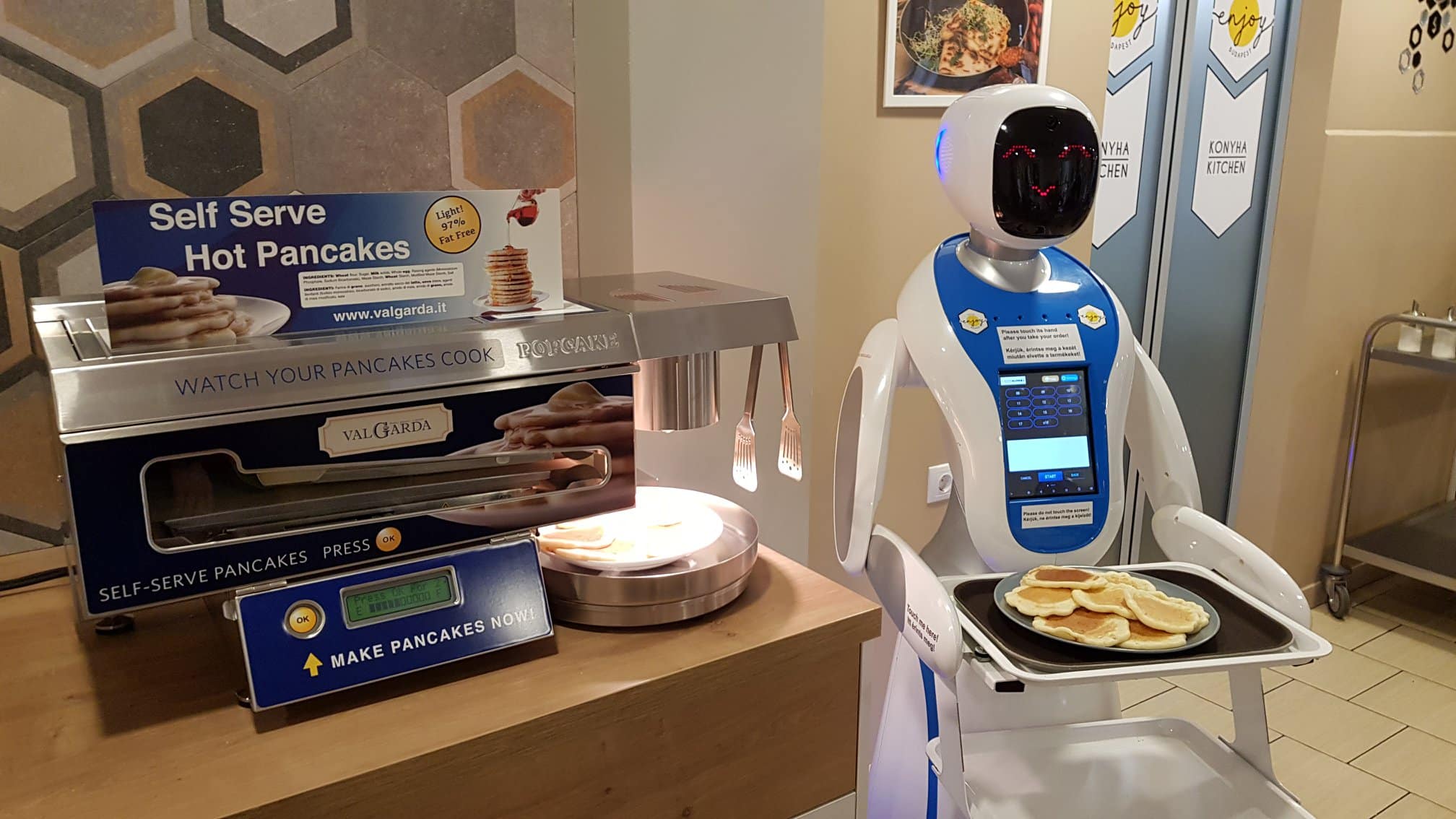 ロボット ウェイター - ブダペスト カフェを楽しむ​​ (2)
