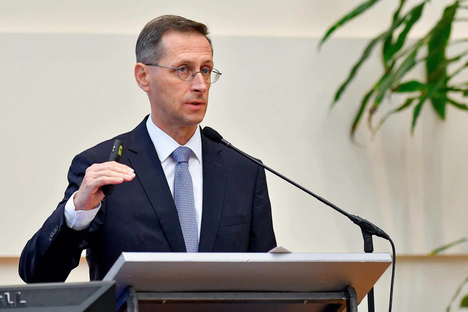 mihály-varga-finance-minister-Hungary