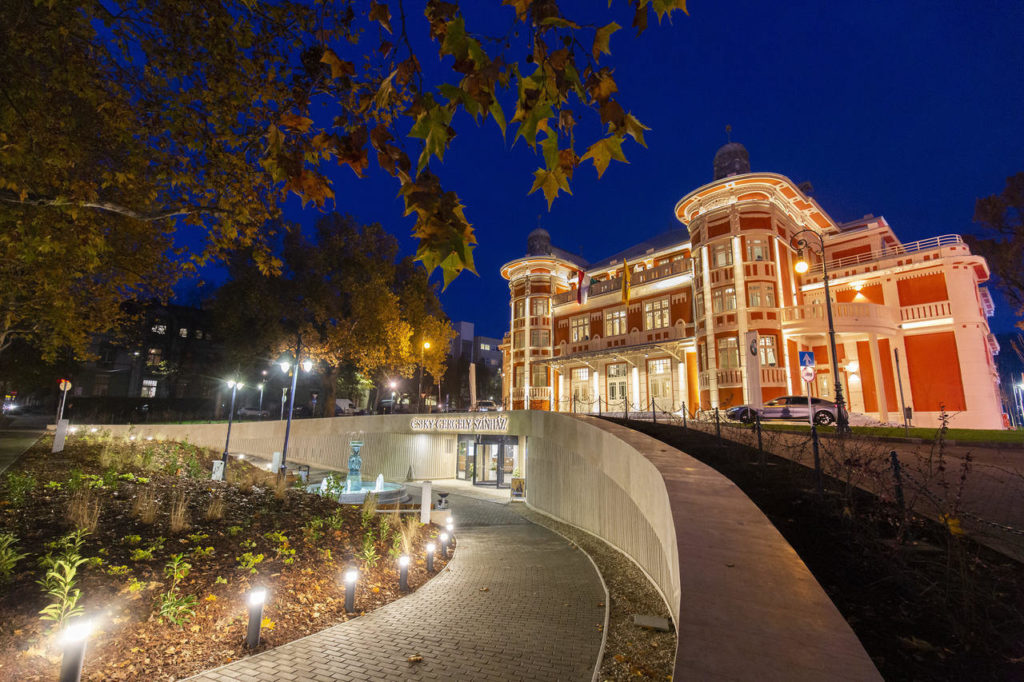 Csiky Theatre in Kaposvár opens after reconstruction