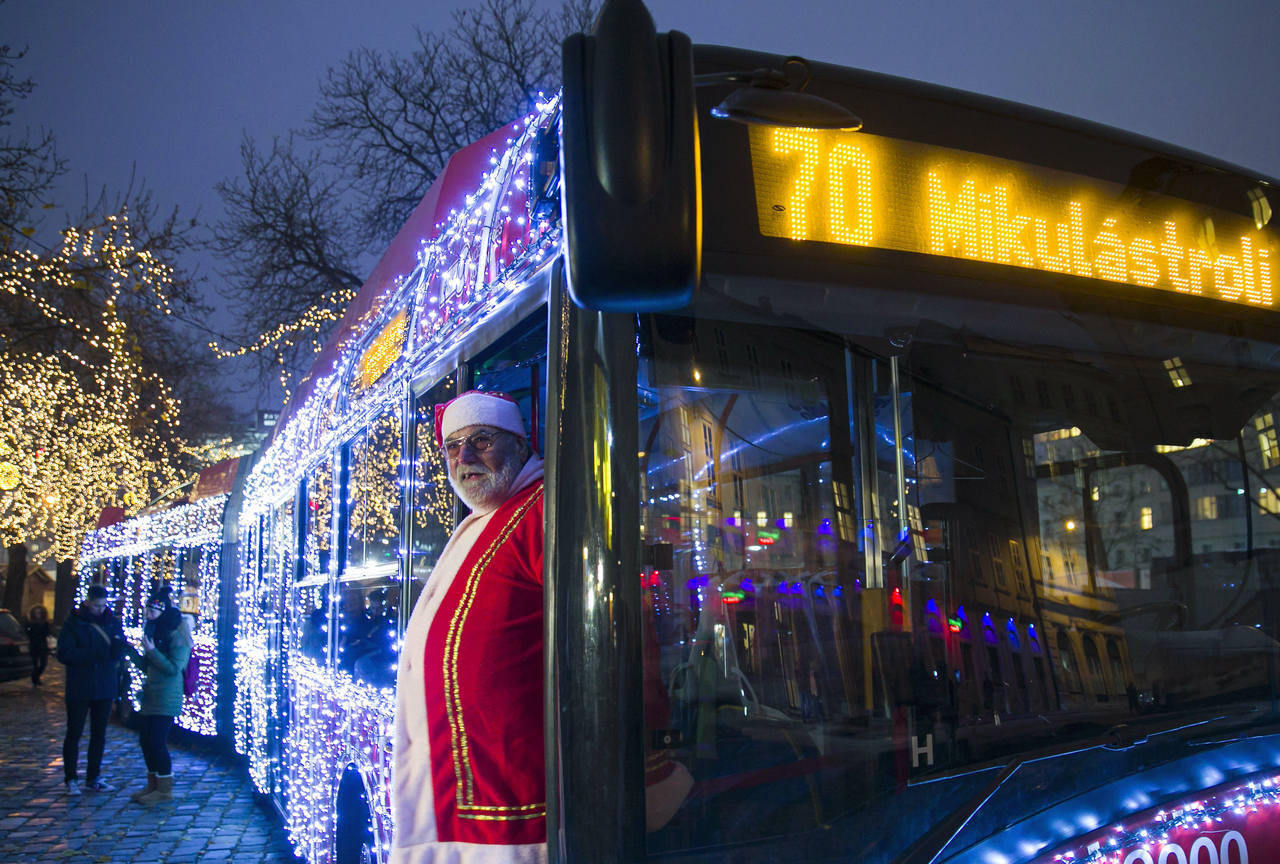 布达佩斯-公共交通-圣诞老人