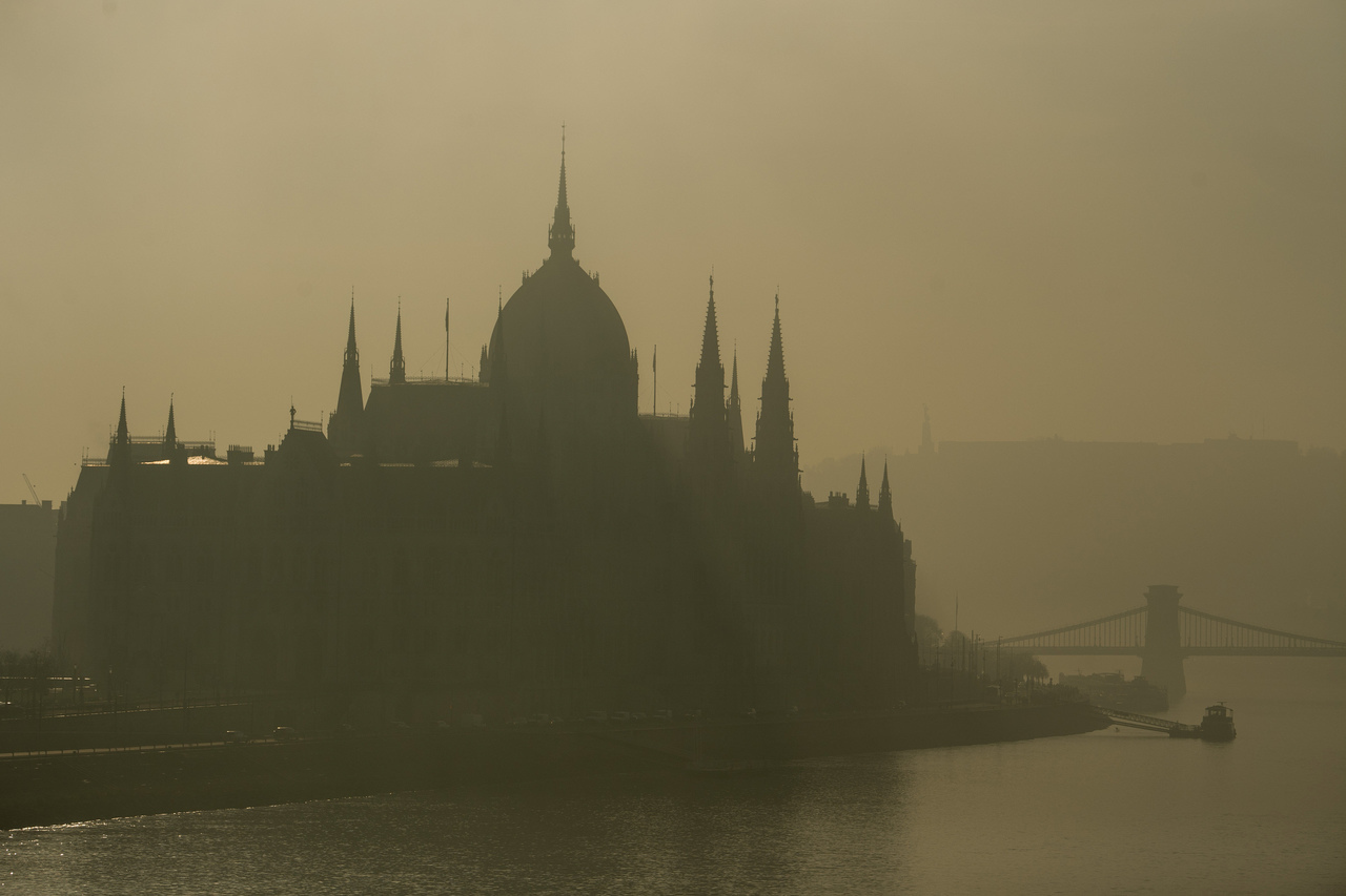 霧のブダペスト ドナウ川