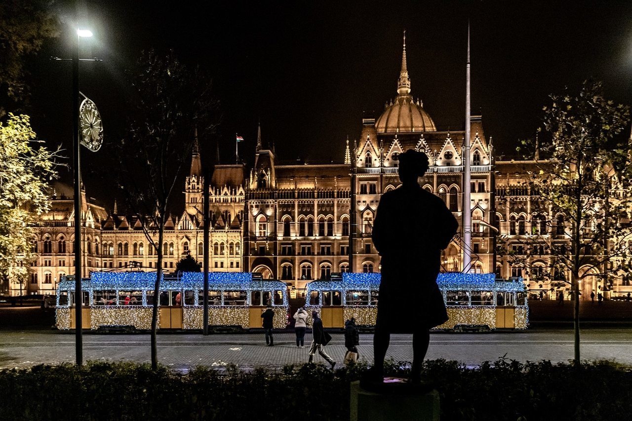 budapest christmas tram parliament