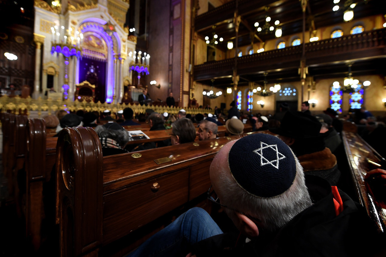 布達佩斯煙草街猶太教堂舉行了紀念活動