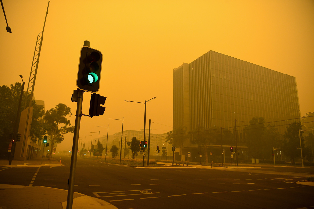 Canberra fumo incendio boschivo in australia