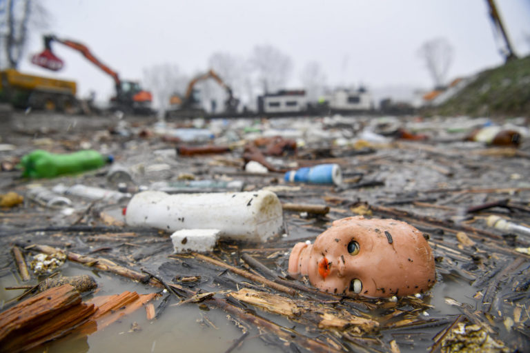 rubbish island river tisza