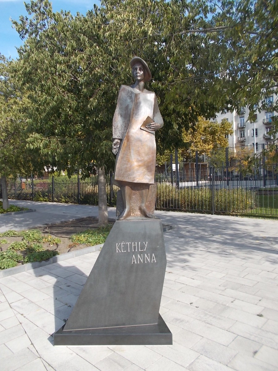 Anna Kéthly Emlékmű Szobor Estatua Derecho al voto de las mujeres Igualdad Egyenlő Női Szavazatijog