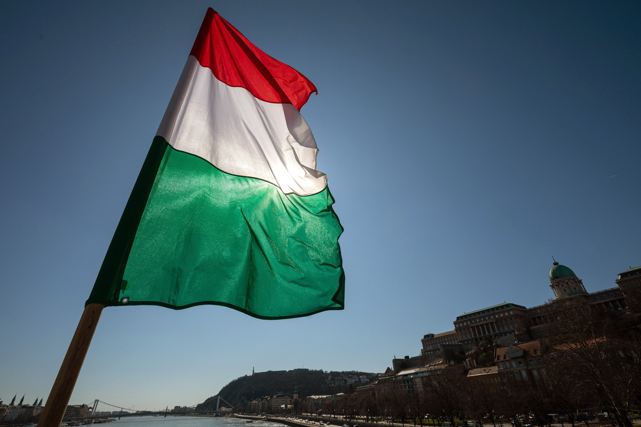 Maďarsko-vlajka-Maďarské-hlavní město-Budapešť-hrad