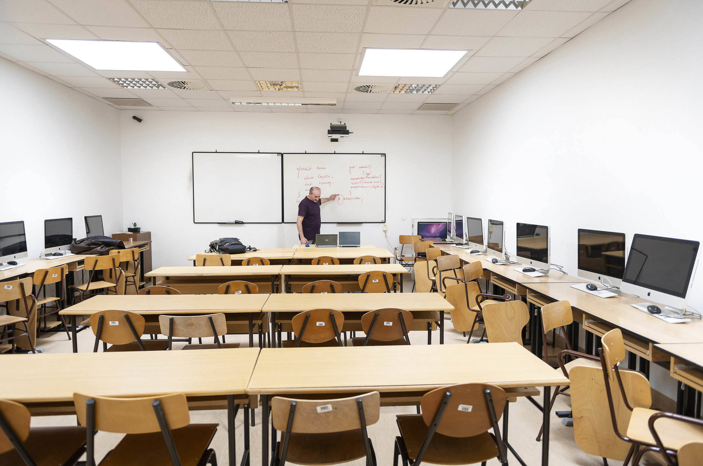 corona empty classroom