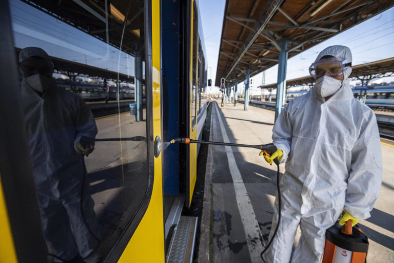 corona train cleaning