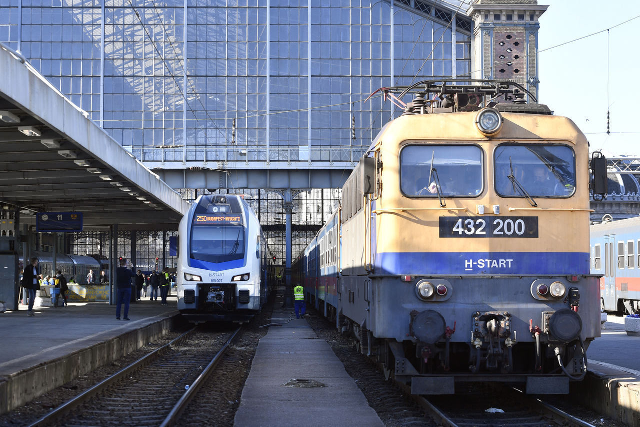 nyugati kiss double decker train máv Hungary