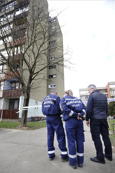 vác grenade detonation police