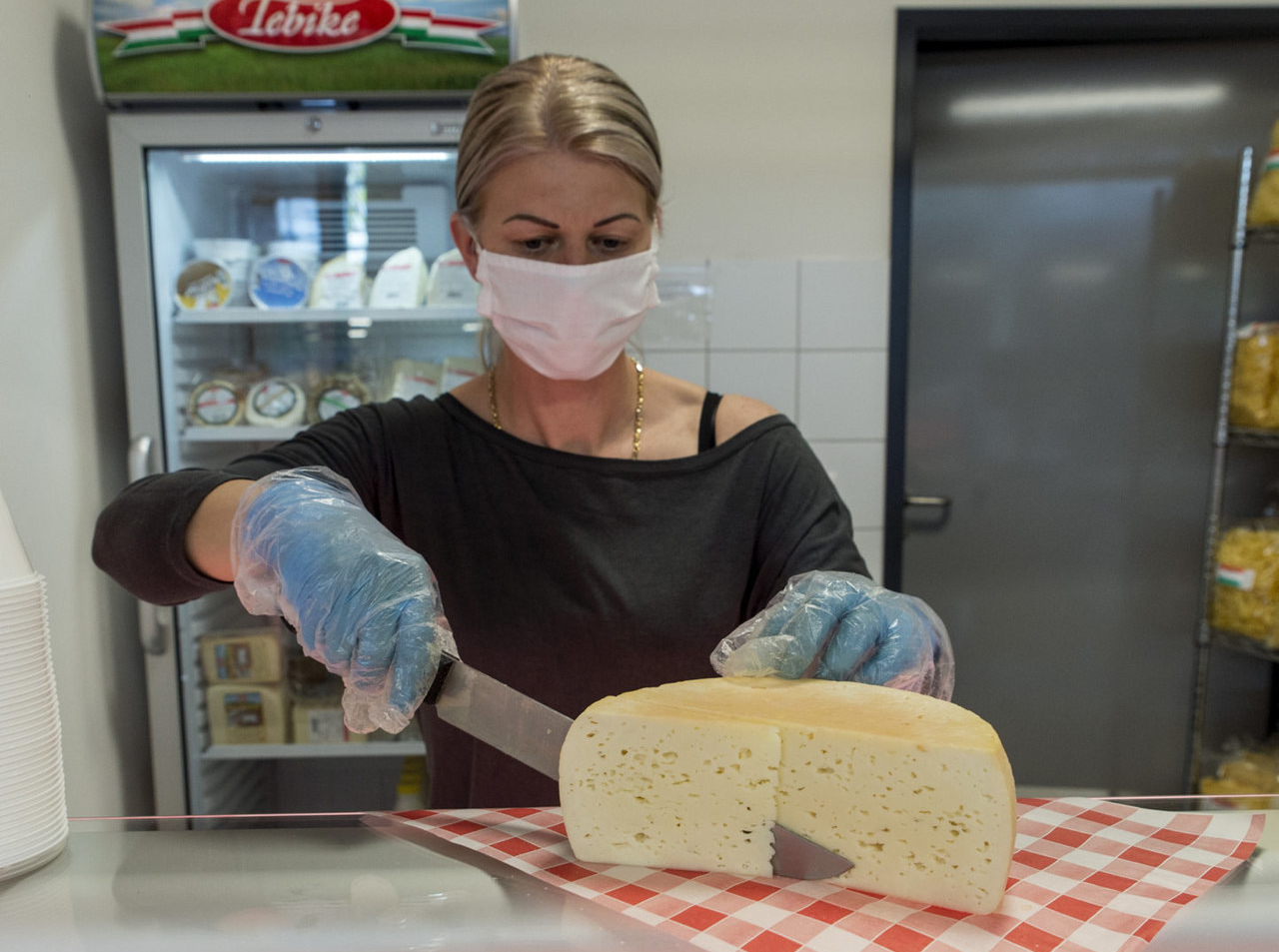 Hungarian cheese registered with Protected Geographical Indication csemeg sajt