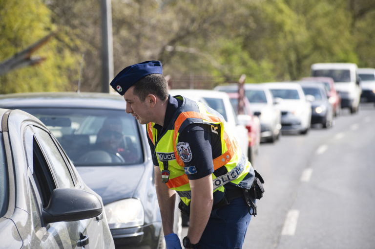 Hungary-police-check-car