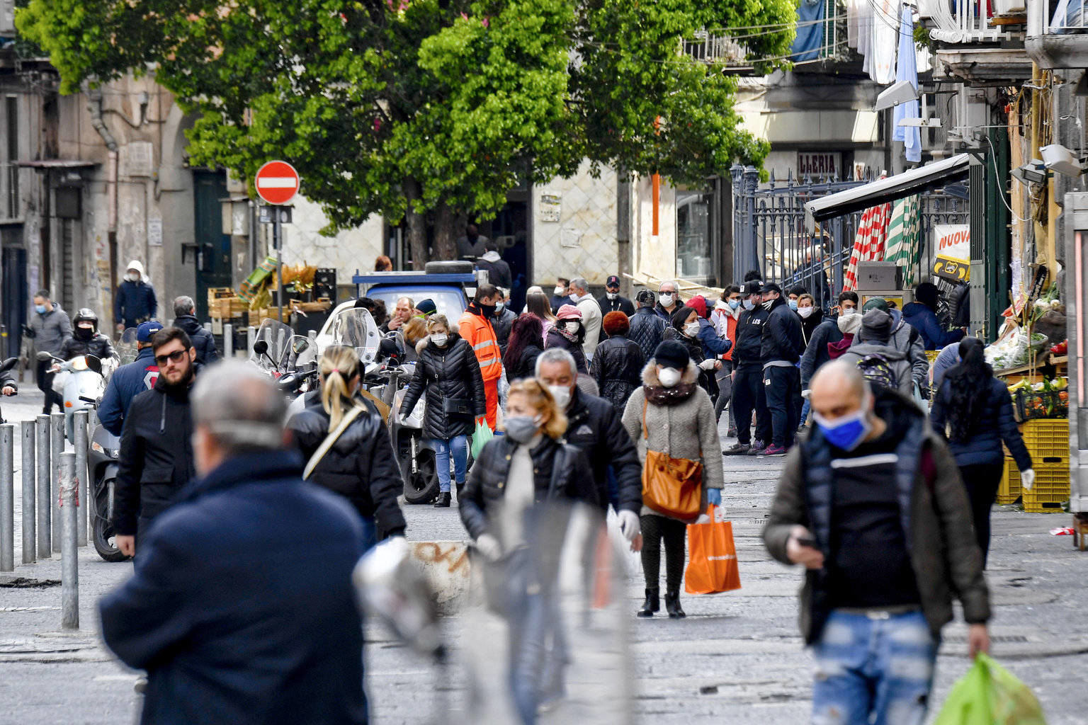 coronavirus italian street