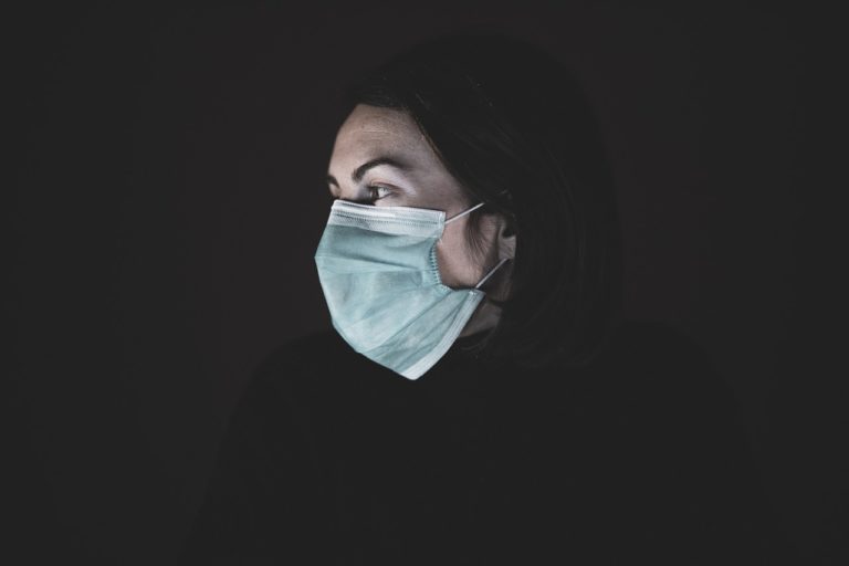 coronavirus mask woman