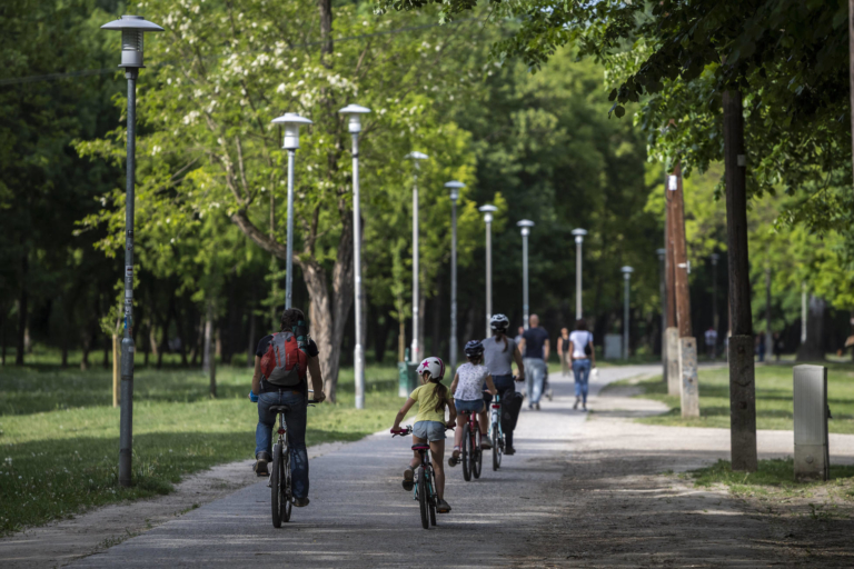 Cyclists Budapest Biciklisek Bicycle