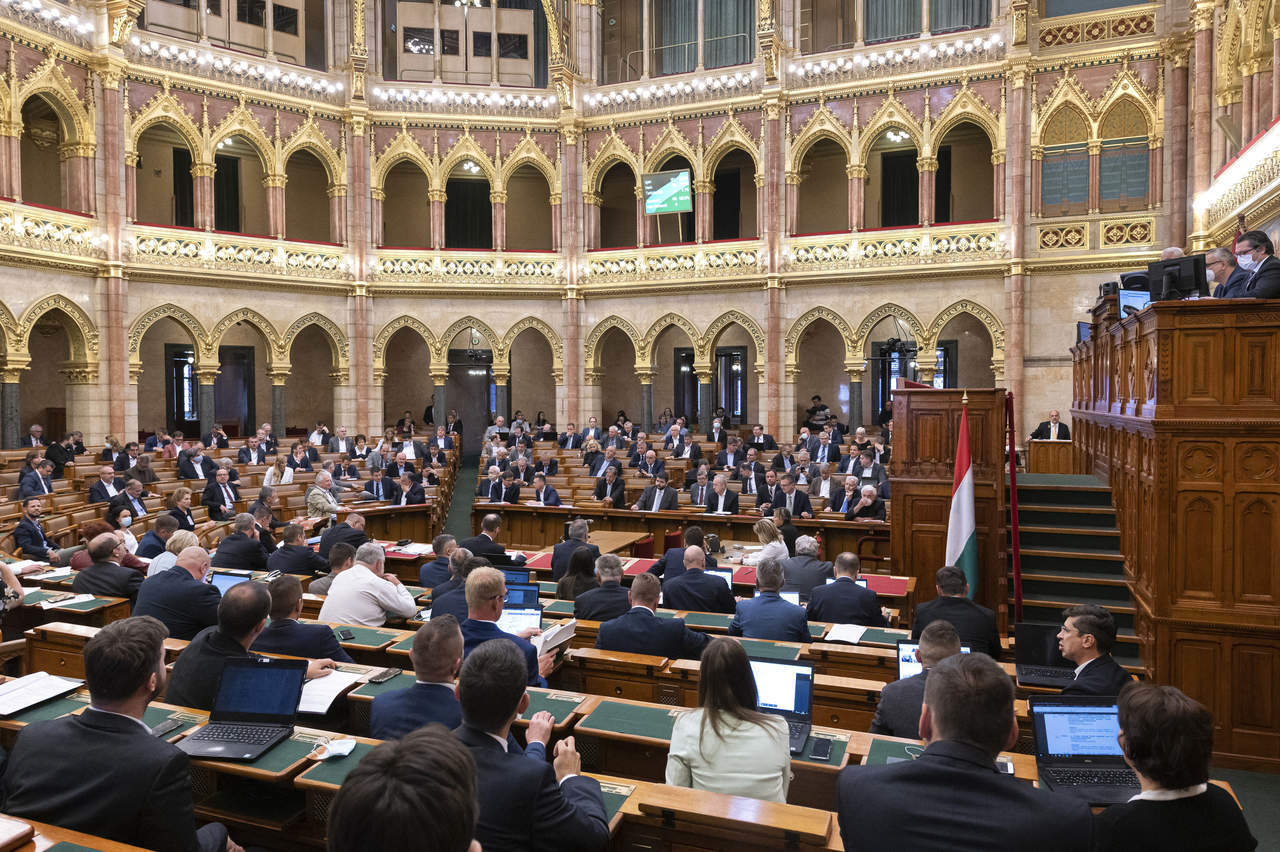 البرلمان-المجر-فيدس-أوربان