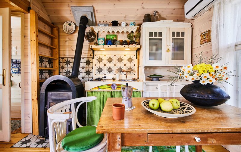 Faház Treehouse Konyha Kitchen és Nappali and Living Room