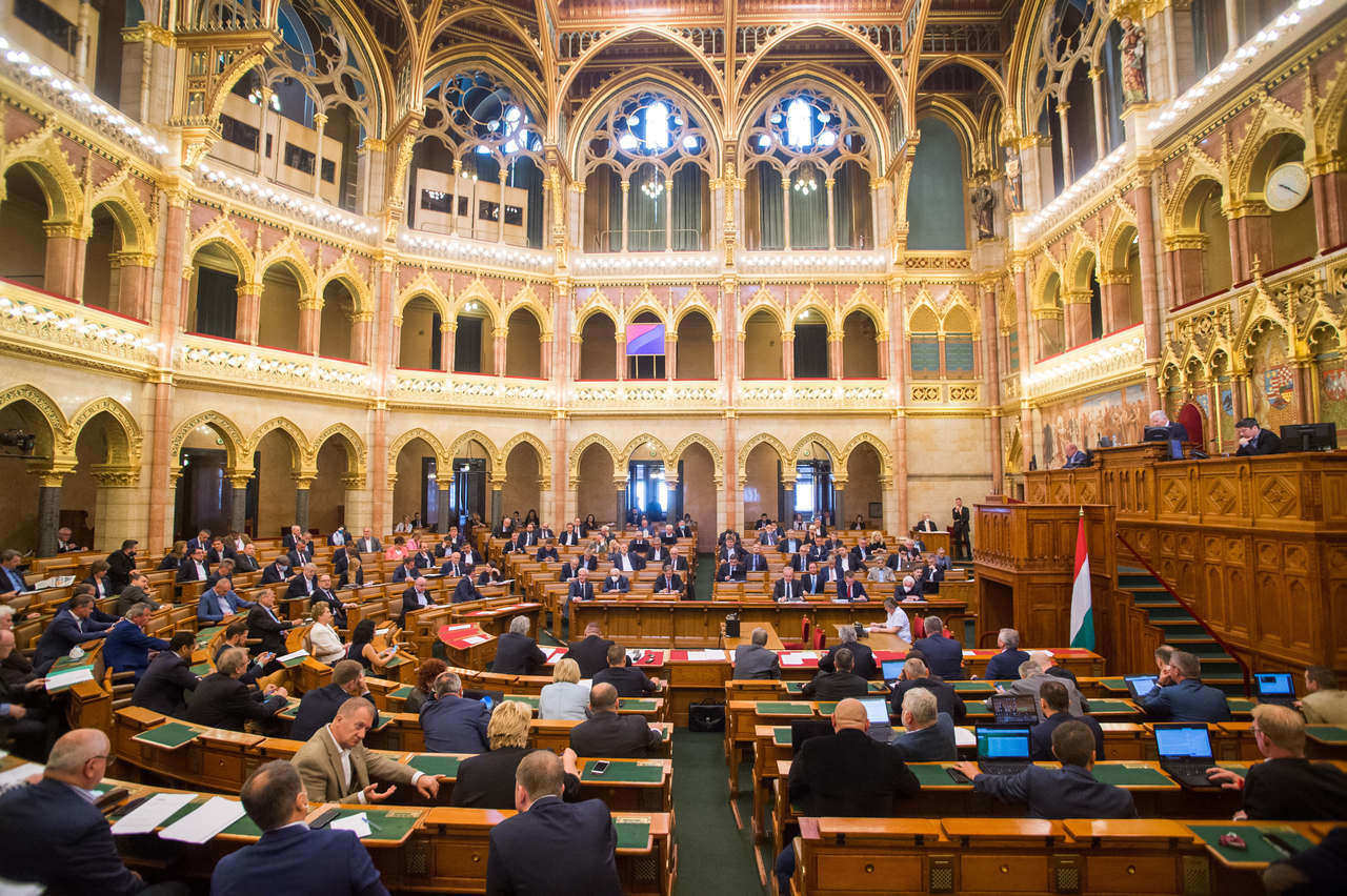 voto-parlamento ungherese