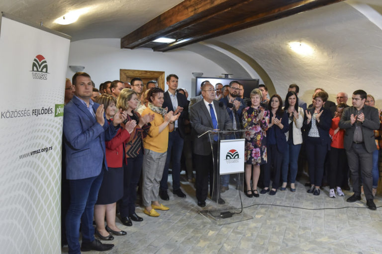 Vojvodina-Hungarians-VMSZ
