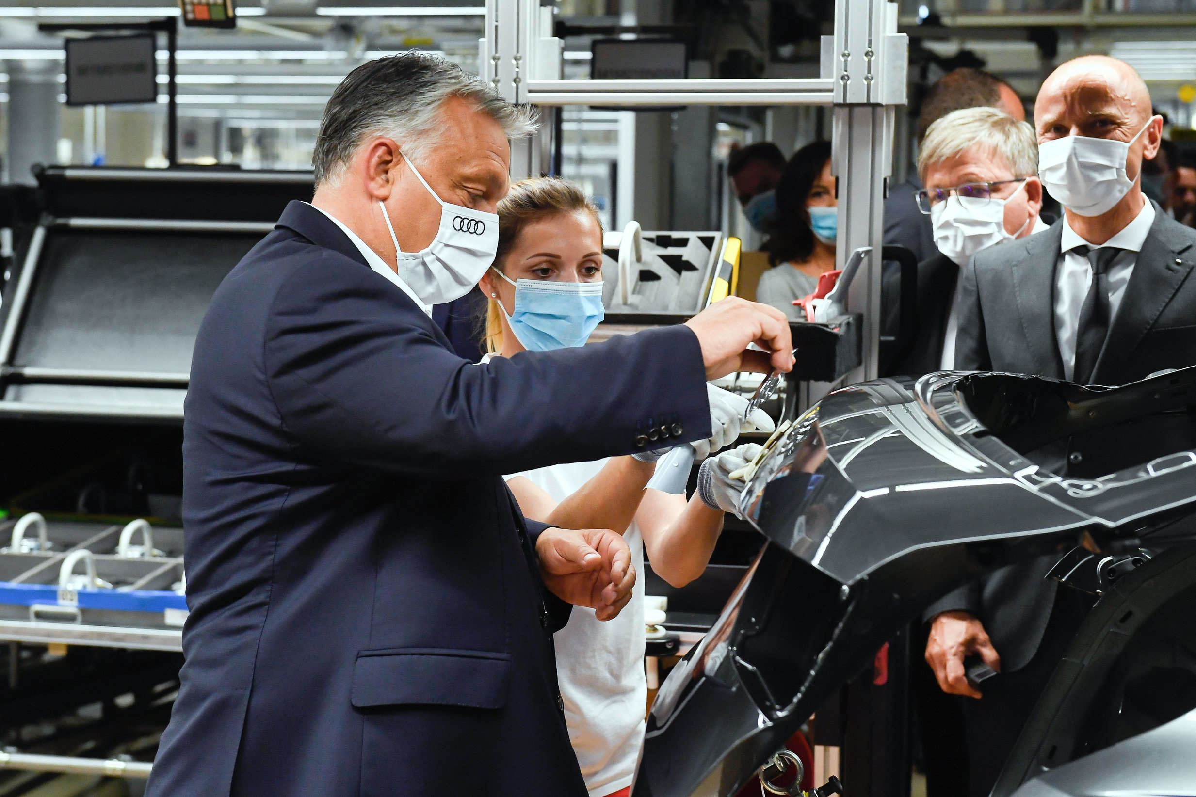 orbán in audi factory