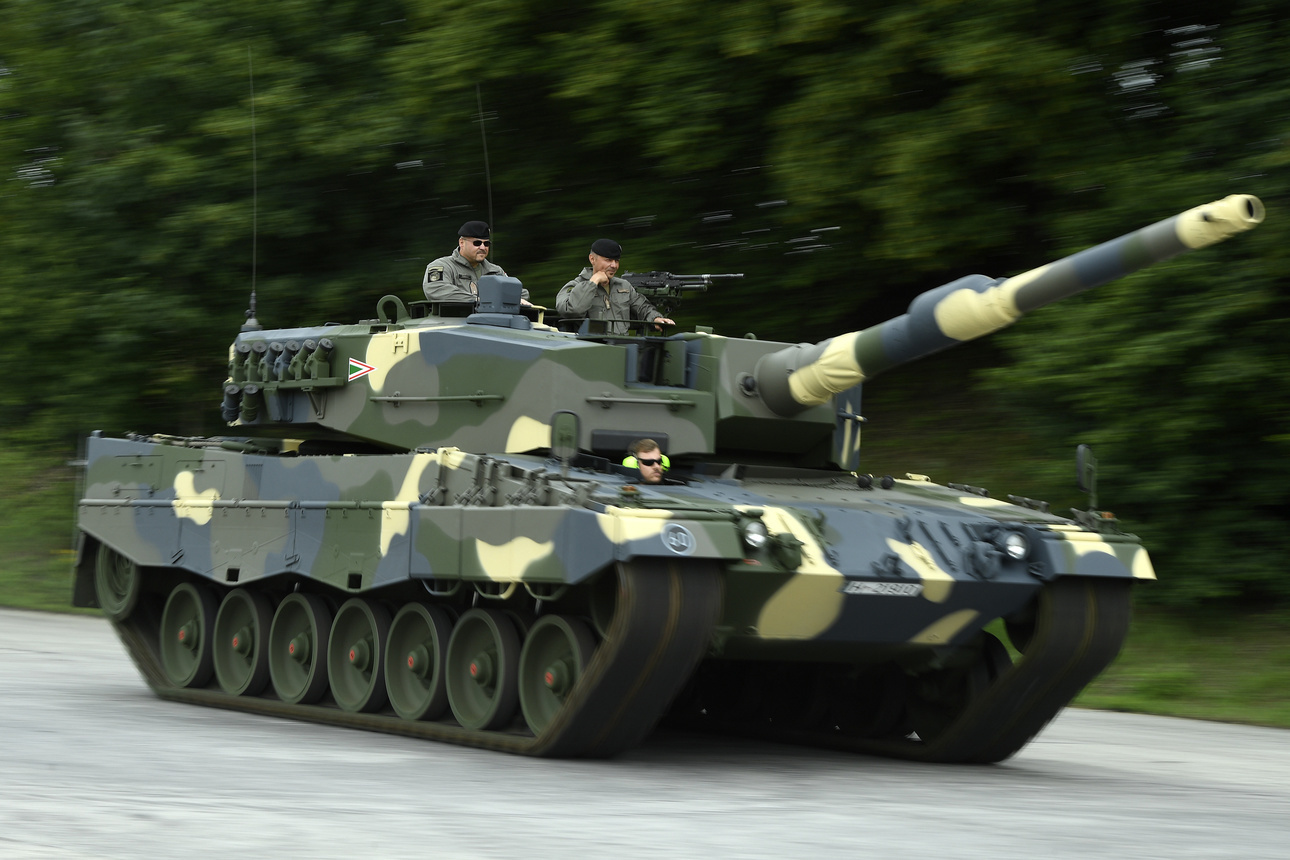 دبابة ليوبارد جديدة من قوات الدفاع المجرية