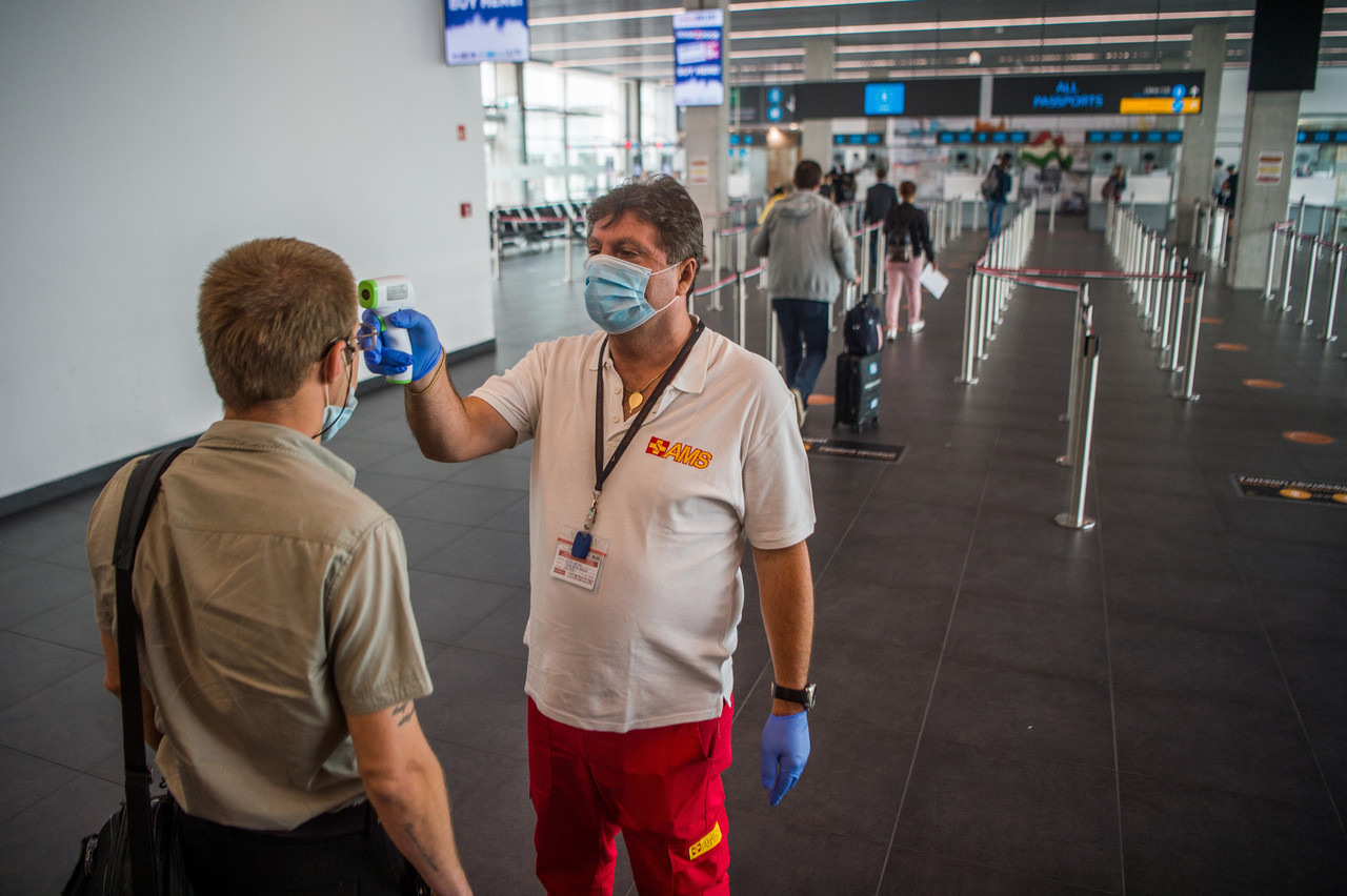 Hungary-coronavirus-border-airport