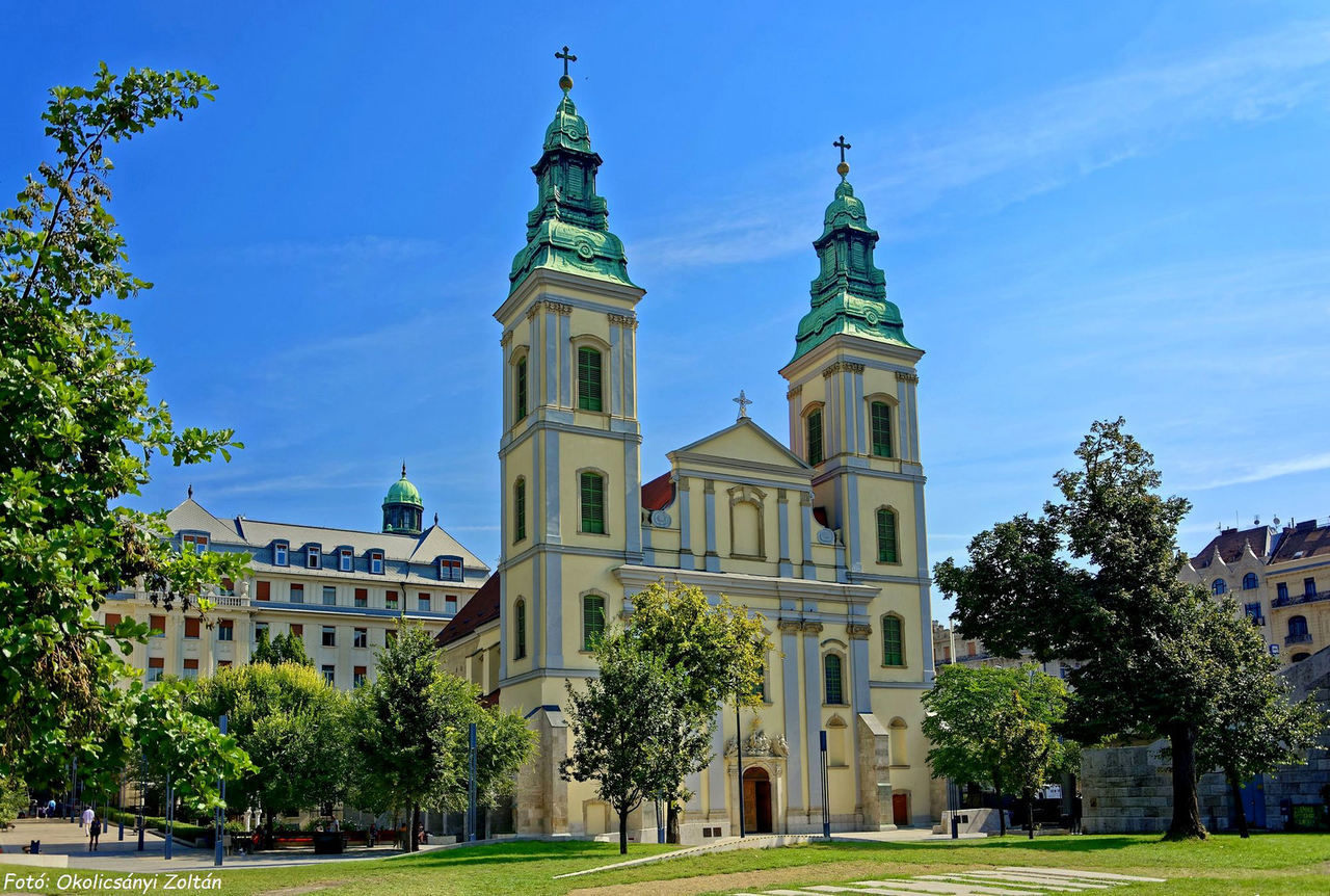 zoltan_okolicsányi_budapest_downtown_church