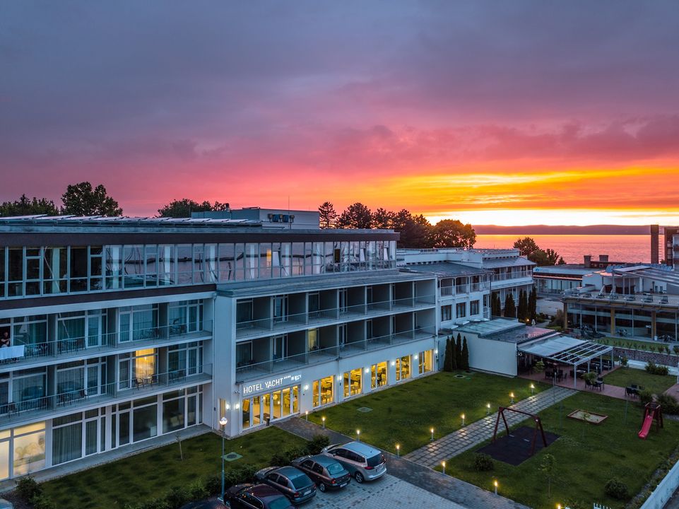 hotel yacht wellness & business siófok