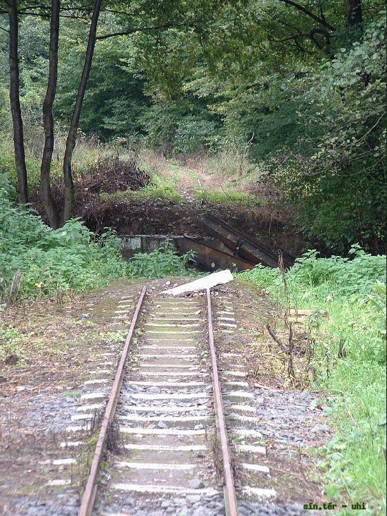 kemence train tracks bridge